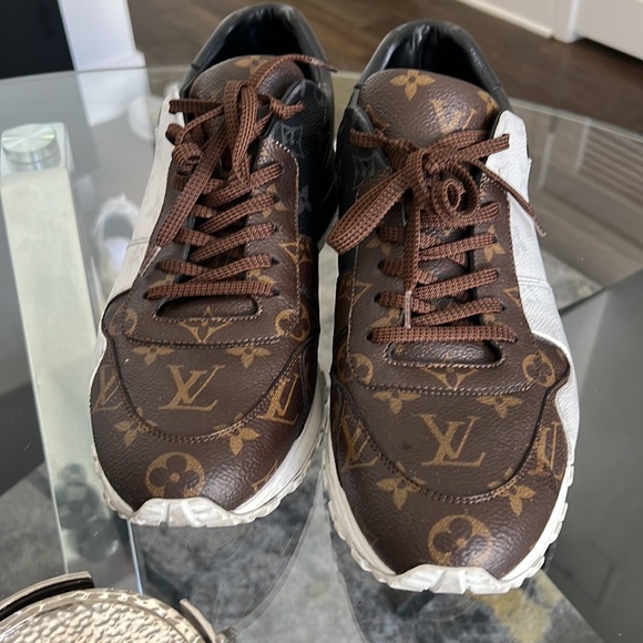 Louis Vuitton runners barely wore them.. 10 1/2 but runs big LV - Picture 2 of 6